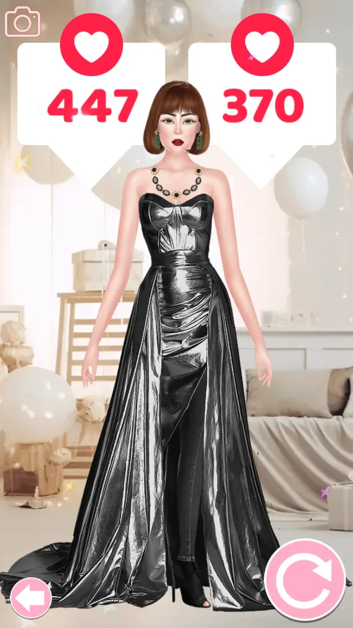 Black gown look with final Fashion Battle score of 447 to 370